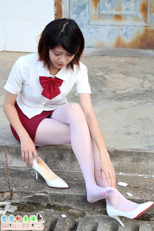 [初夏女神]280期 KiKi~【国庆快乐】首次拍摄，尴尴尬尬(带视频)【100P+1V/4.15G】