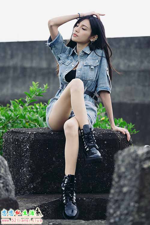[街拍丝足]464-长腿美模 小葆 - 社子【102P/307M】