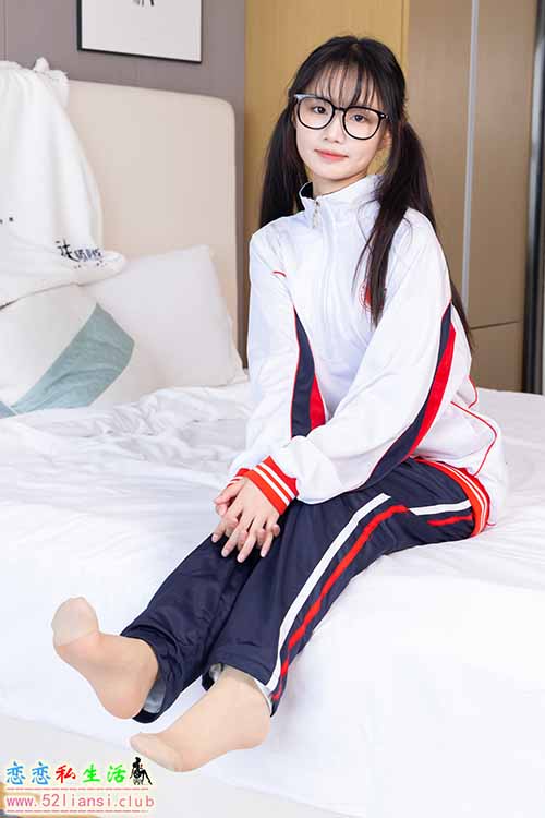 [袜啵啵] 458期 甜甜圈-板鞋、白棉袜、肉丝-脚尖加固款、校服裤里丝(带视频)【150P+1V/7.36G】
