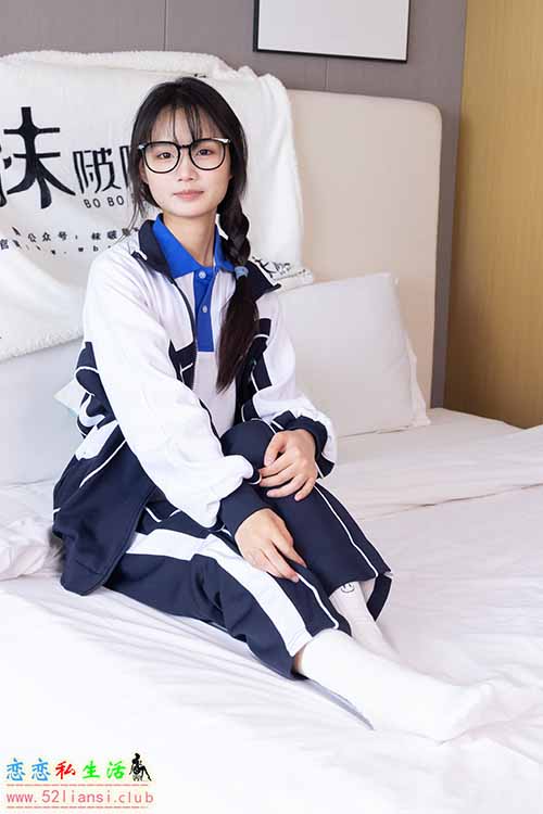 [袜啵啵] 456期 甜甜圈-运动鞋、白棉袜、裸足、校服(带视频)【150P+1V/6.46G】