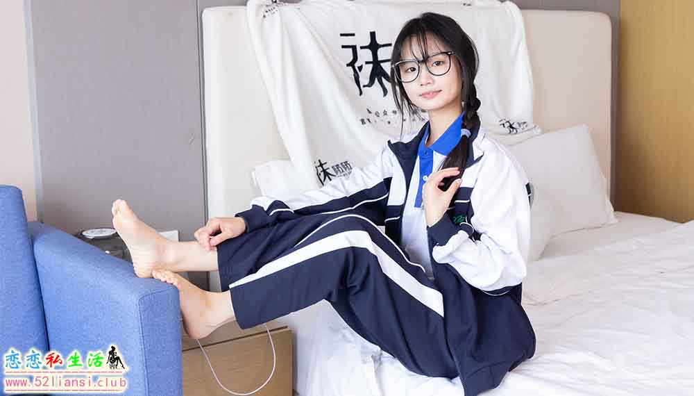 [袜啵啵] 456期 甜甜圈-运动鞋、白棉袜、裸足、校服(带视频)【150P+1V/6.46G】
