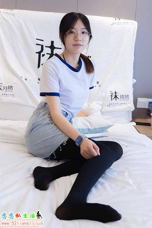 [袜啵啵] 447期 小甜豆-平底鞋、厚黑丝、踩方便面、圣女果、橘子、巧克力蛋糕剧情(带视频)【140P+1V/7.23G】