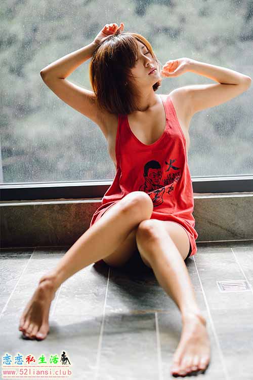 [街拍丝足]457-长腿美模 郁晴 - 新店【74P/290M】