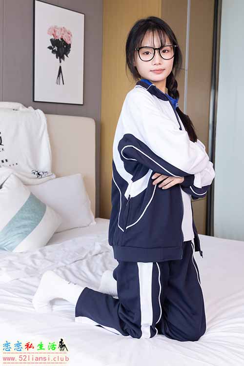 [袜啵啵] 456期 甜甜圈-运动鞋、白棉袜、裸足、校服(带视频)【150P+1V/6.46G】