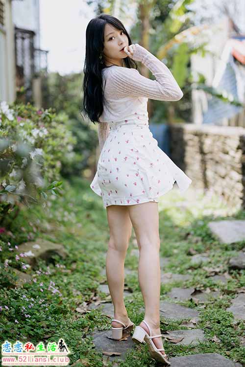 [街拍丝足]495-长腿美模 Ashley - 三芝碎花连衣裙【85P/272M】