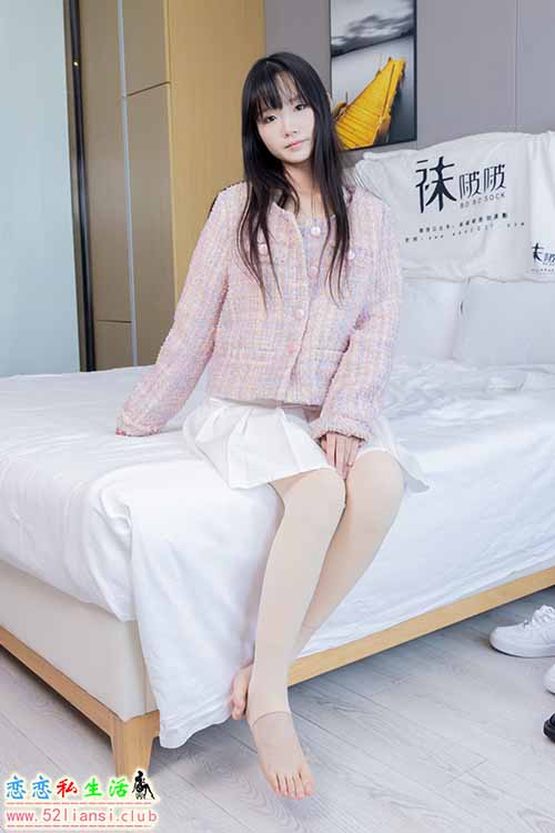 [袜啵啵] 438期 甜甜圈-皮鞋、板鞋、白棉袜、黑色踩脚袜、肉色踩脚袜(带视频)【150P+1V/7.28G】