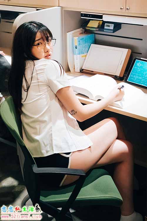 [Loozy] NO.032 Sonson (손손) - Reading room【56P/235M】