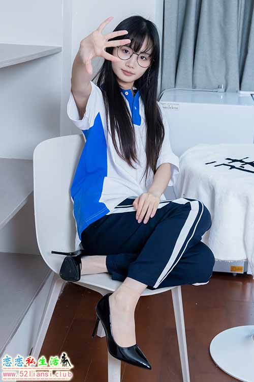 [袜啵啵] 471期 甜甜圈-高跟鞋、黑丝-脚尖微加固款、短肉丝-脚尖加固款、裸足、校服裤里丝(带视频)【150P+1V/6.9G】