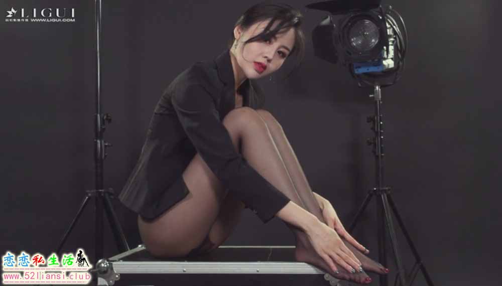 [Ligui丽柜视频]413-《美脚色像师》凉儿【15min/883M】