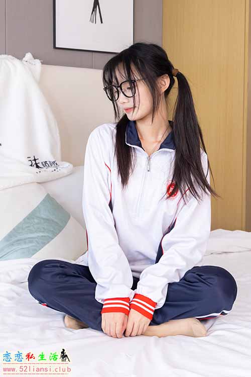 [袜啵啵] 458期 甜甜圈-板鞋、白棉袜、肉丝-脚尖加固款、校服裤里丝(带视频)【150P+1V/7.36G】