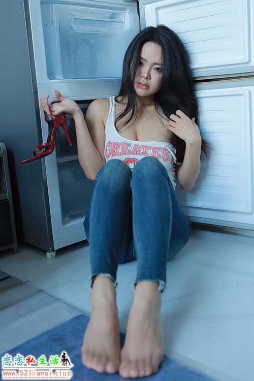 [IESS异思趣向] 丝享家 1901：兔兔《裤里丝(下)》[87P-64MB]