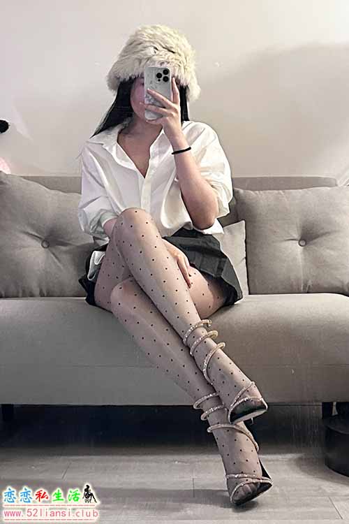 [精选资源]202-玫桃泡芙-黑丝长腿【68P/106M】