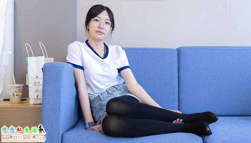 [袜啵啵] 447期 小甜豆-平底鞋、厚黑丝、踩方便面、圣女果、橘子、巧克力蛋糕剧情(带视频)【140P+1V/7.23G】