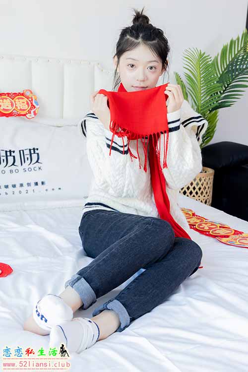 [袜啵啵] 481期 糯米-板鞋、白棉袜、裸足-黑白美甲、对联迎新春，半脱袜子剧情(带视频)【150P+1V/6.16G】
