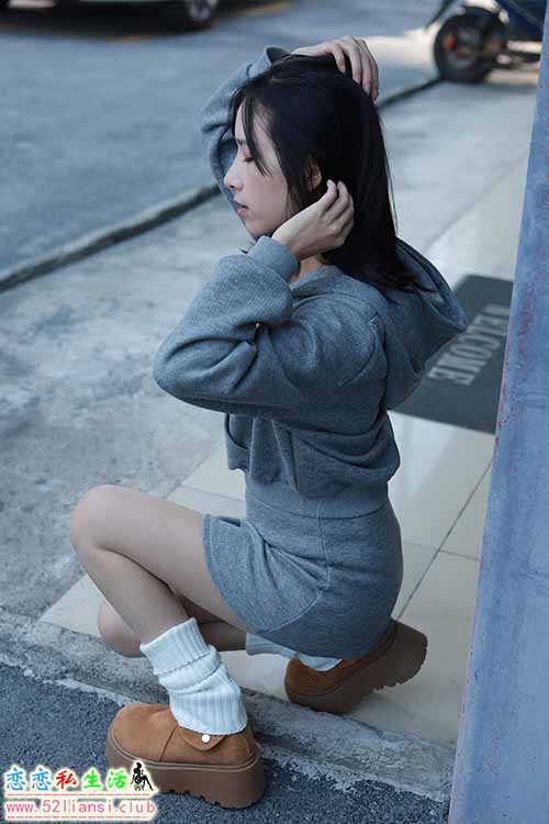 [IESS异思趣向] 丝享家 1950：美子《堆堆袜(上)》[87P-107MB]