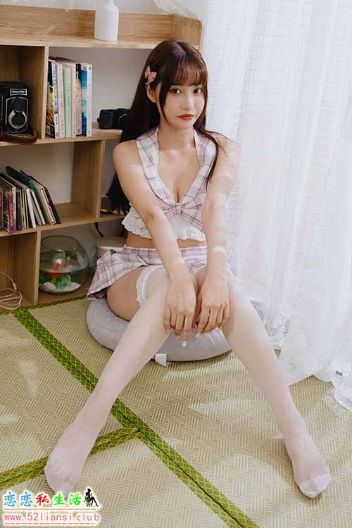 [街拍丝足]498-长腿美模 惠宁 - JK棚拍【144P/452M】