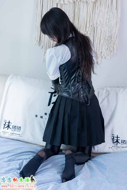 [袜啵啵] 475期 奶油-高跟长靴、厚黑丝五指袜、踩脚裤裤里丝、靴子部分戴口罩(带视频)【150P+1V/6.77G】