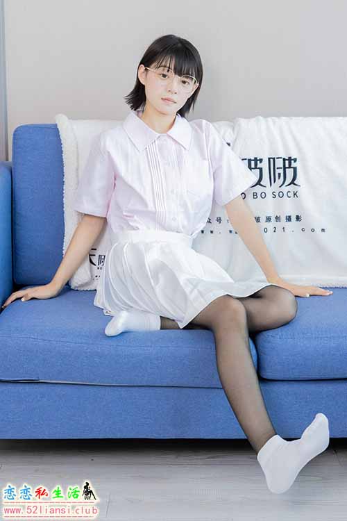 [袜啵啵] 449期 糯米-运动鞋、白棉袜、黑丝(带视频)【148P+1V/7.59G】