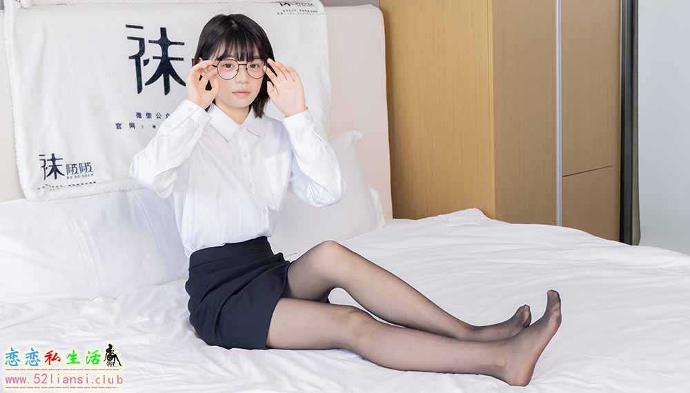 [袜啵啵] 436期 糯米-OL制服、两双平底鞋、薄黑丝-脚尖透明款、厚肉丝(带视频)【150P+1V/6.52G】