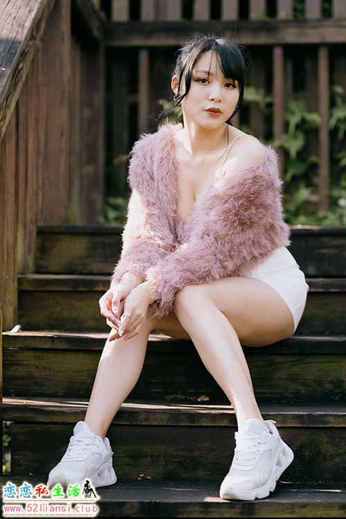 [街拍丝足]475-长腿美模 Ashley - 北艺大【99P/289M】