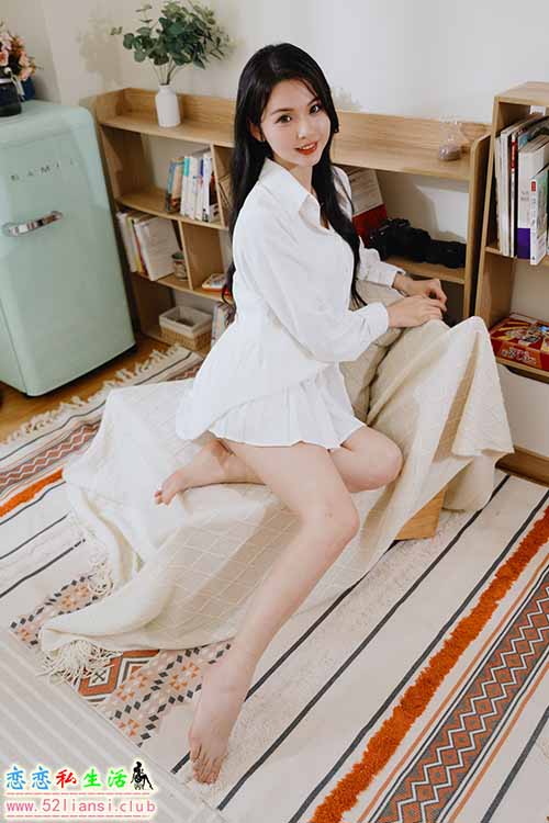 [街拍丝足]494-长腿美模 米浆 - 居家百褶裙棚拍2【93P/252M】