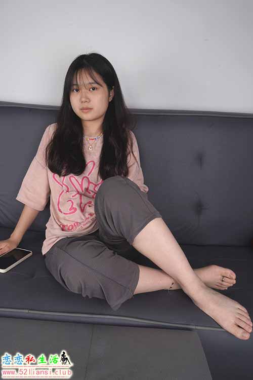 [Pary学生模拍]153 新模小美女炜玲展示36码超白小脚【103P/376M】