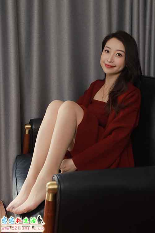 [IESS异思趣向] 丝享家 1961：小婕《红色针织裙(上)》[88P-77MB]