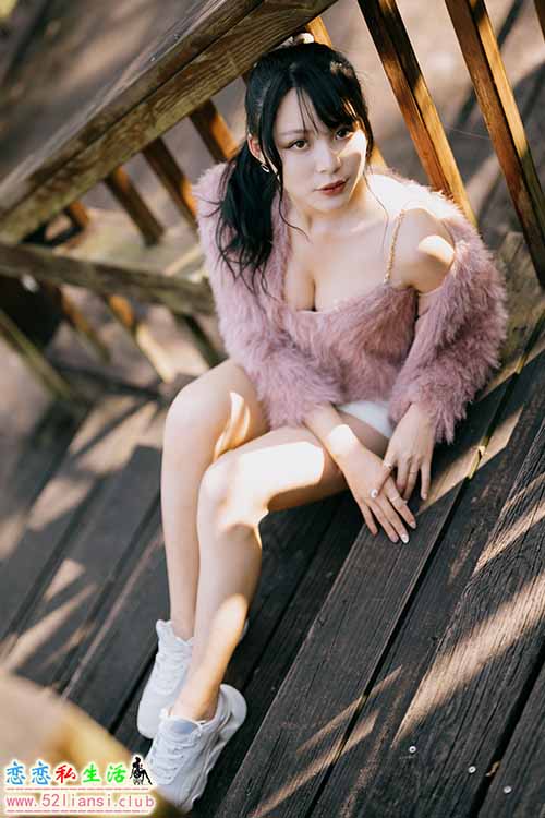 [街拍丝足]475-长腿美模 Ashley - 北艺大【99P/289M】