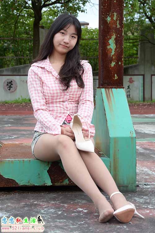 [初夏女神]248期 点点~【夏去秋来】炎热的夏天把我晒黑了。我是白不回来了(带视频)【100P+1V/4.1G】