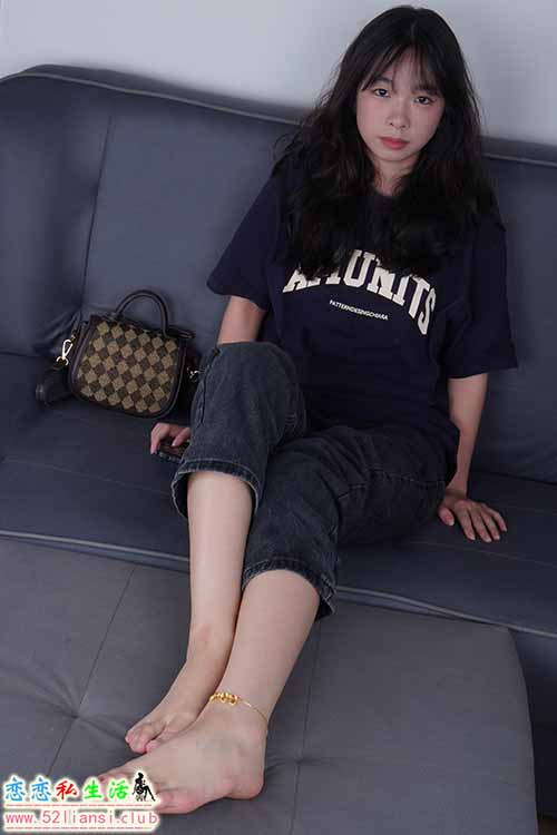 [Pary学生模拍]157 张张美女试镜展示36码臭脚丫【103P/460M】