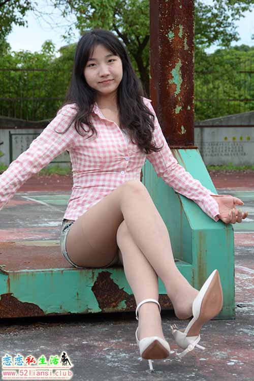[初夏女神]248期 点点~【夏去秋来】炎热的夏天把我晒黑了。我是白不回来了(带视频)【100P+1V/4.1G】