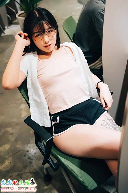 [Loozy] NO.032 Sonson (손손) - Reading room【56P/235M】