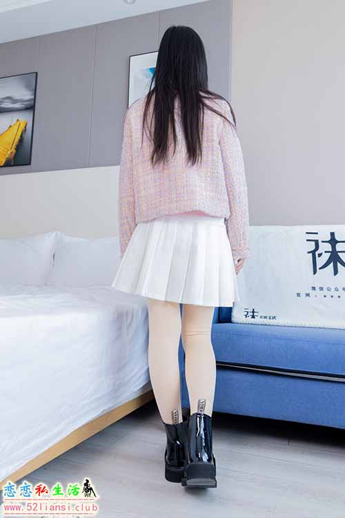 [袜啵啵] 438期 甜甜圈-皮鞋、板鞋、白棉袜、黑色踩脚袜、肉色踩脚袜(带视频)【150P+1V/7.28G】