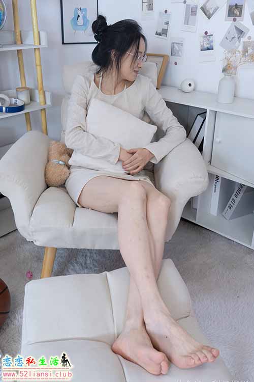 [甜予摄影] NO.087 静静-板鞋、白棉袜、裸足(带视频)【106P+2V/9.33G】