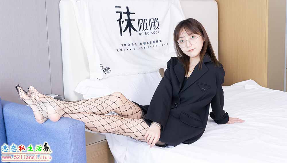 [袜啵啵] 486期 稚予-长靴、黑网袜、裸足-黑色美甲、裸足踩奶油蛋糕 踩完蛋糕泡脚剧情(带视频)【150P+1V/5.75G】