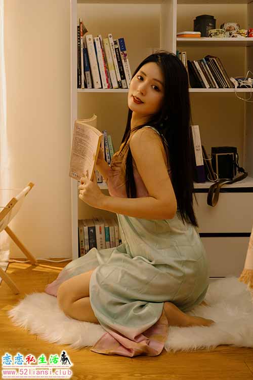 [街拍丝足]488-长腿美模 筱筱 - 肉丝棚拍【114P/382M】