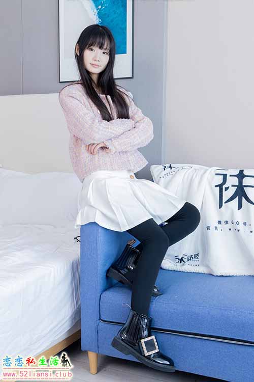 [袜啵啵] 438期 甜甜圈-皮鞋、板鞋、白棉袜、黑色踩脚袜、肉色踩脚袜(带视频)【150P+1V/7.28G】