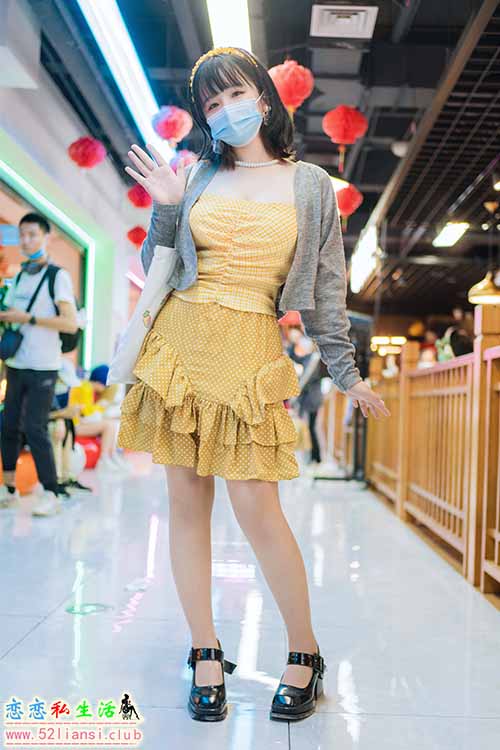 [美图精选]1653-阿半今天很开心-黄色抹胸【68P/147M】