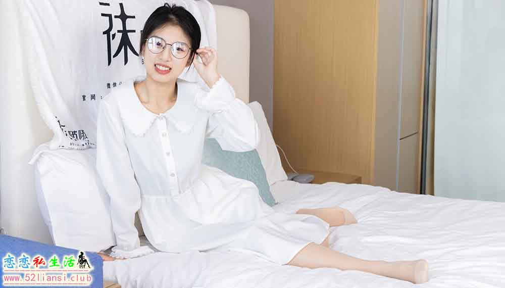 [袜啵啵] 494期 奶油-帆布鞋、薄肉丝-脚尖加固款、薄肉丝踩小蛋糕剧情 (带视频)【160P+1V/6.98G】