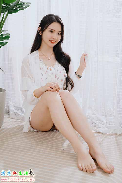 [街拍丝足]491-长腿美模 米浆 - 碎花连衣裙棚拍【103P/246M】