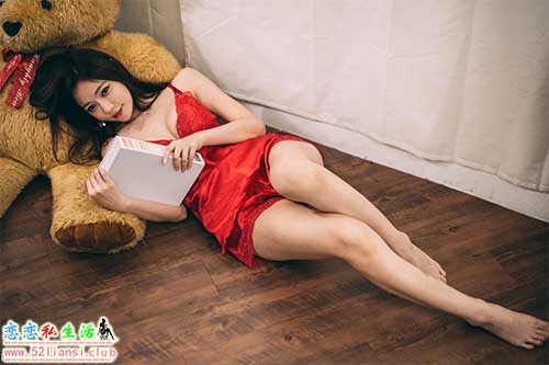 [街拍丝足]397-长腿美模 小立 - 红色睡衣【75P/275M】