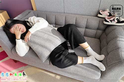 [御足摄影]008期 板鞋白棉袜(带视频)【74P+1V/2.5G】