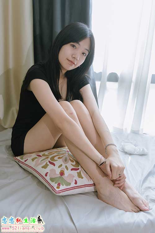 [袜啵啵] 363期 小甜豆-两双平底鞋、黑色船袜、裸足(带视频)【140P+1V/5.59G】