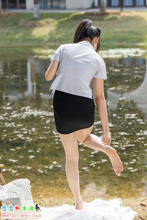 [尤蜜丝] No.124 穿搭推广展示图集[72P+1V/899M]