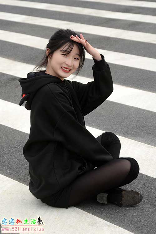 [初夏女神]135期 安妮~【浅看红枫】今年的冬天相对来说还不算太冷，枫叶都红不起来了(带视频)【140P+1V/3.12G】