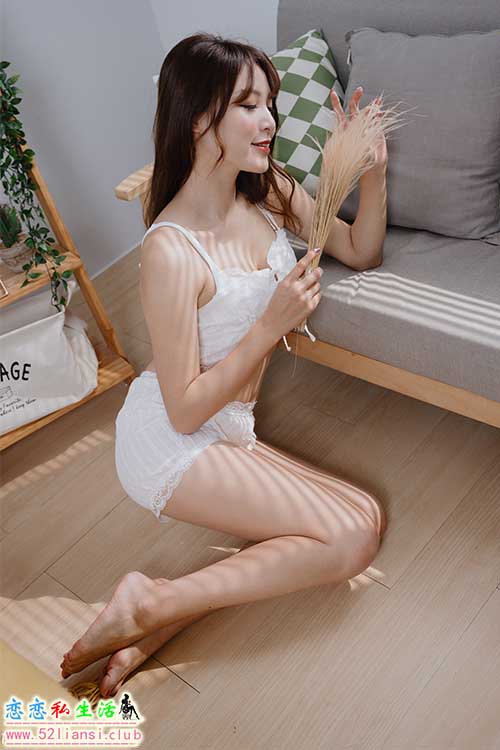 [街拍丝足]377-长腿美模 Ashley - 居家【126P/352M】