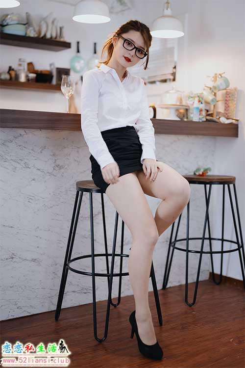 [街拍丝足]404-长腿美模 筱筱 - OL【52P/131M】