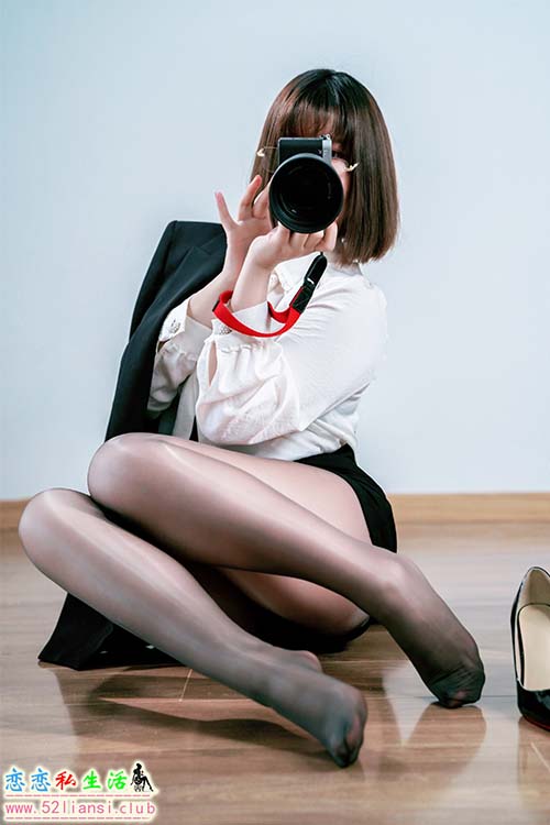 [美图精选]1381-半半子-OL自摄【28P+2V/143M】