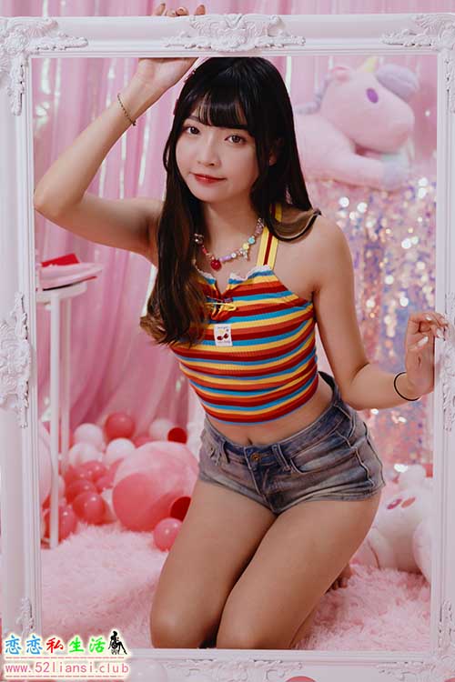 [街拍丝足]429-长腿美模 小颖 - 牛仔热裤棚拍【150P/325M】