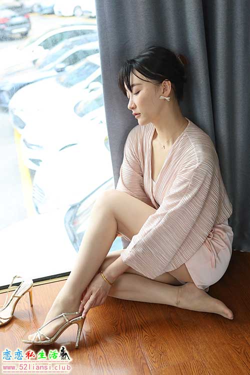 [IESS异思趣向] 丝享家 1764：秋秋《桃色新闻》[87P／79MB]